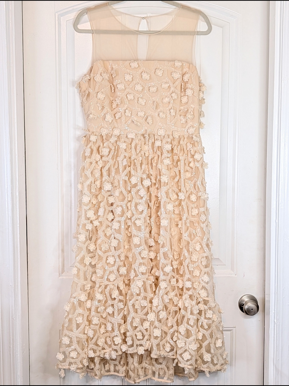 Belle Badgley Mischka Beverly Peach Cream Floral Applique Mesh Detail Midi Dress